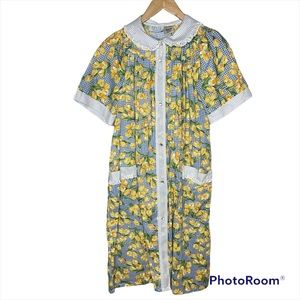 Vintage yellow tulip eyelet button down dressing gown
